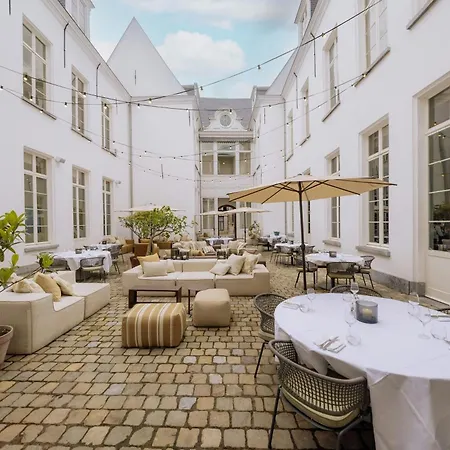Sapphire House Antwerp, Autograph Collection-3